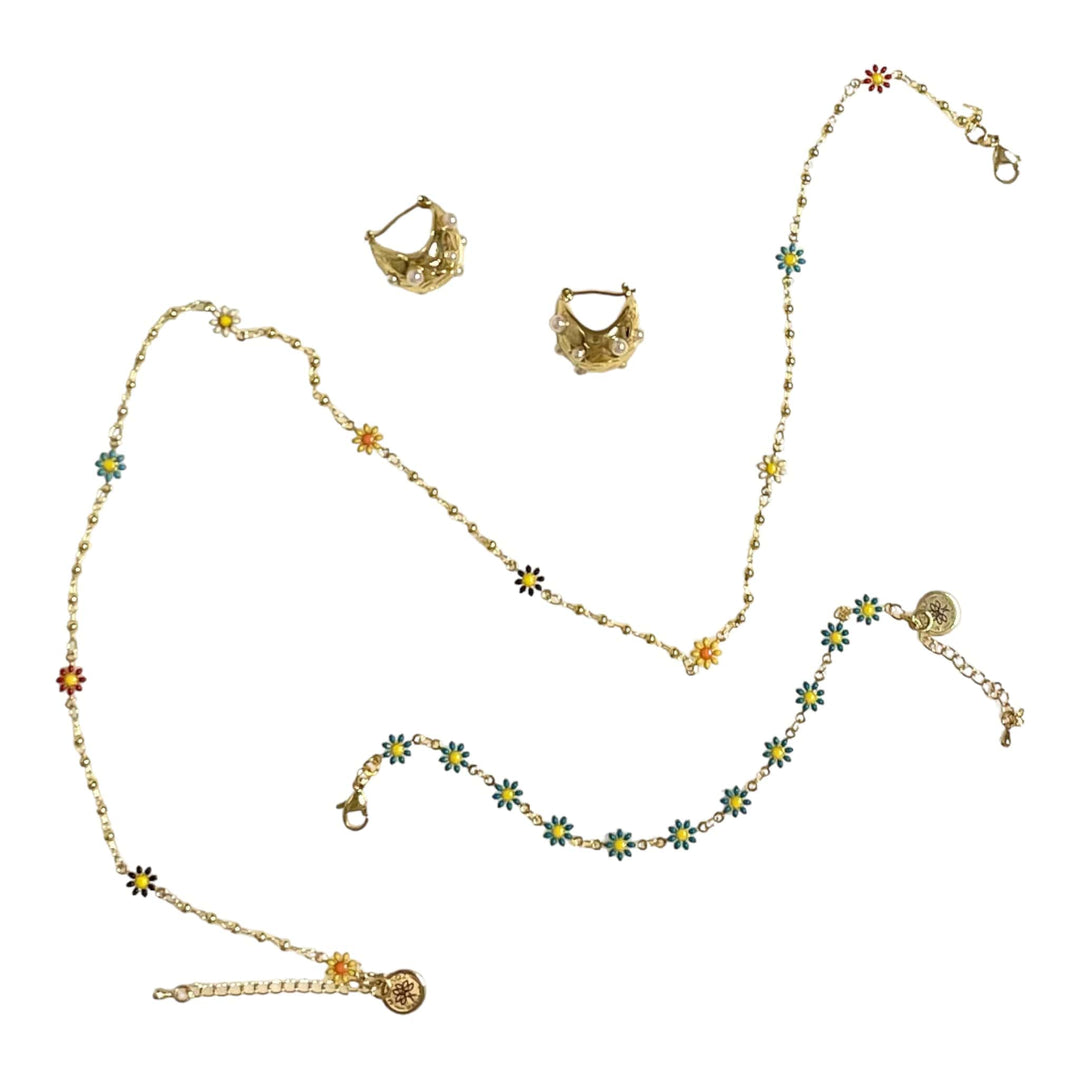  22 inches  Mannaz Designs Daisy Dreams Enamel Gold Necklace 