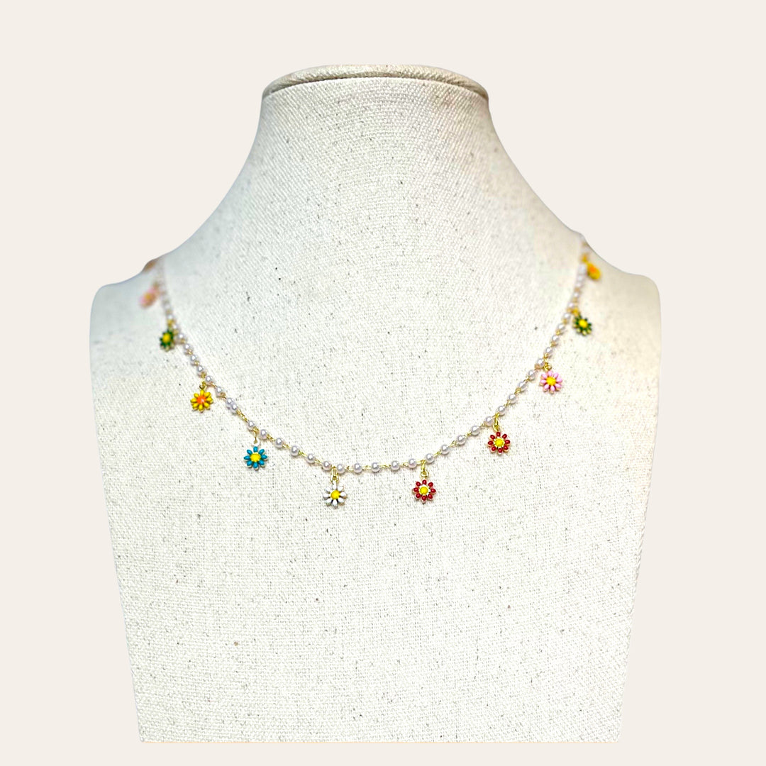 Daisies and Pearls Necklace